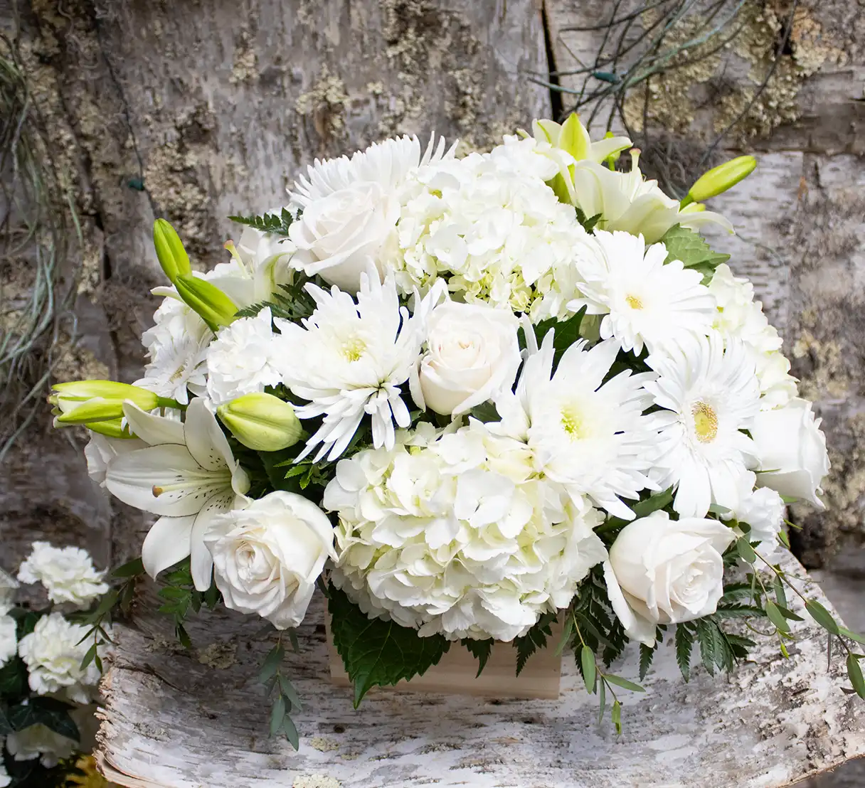 Elegant Ivory Floral Bouquet - Image 2